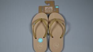 REEF Girls' Kids Charming Sandals Oasis Size 2 Big Kid TPU Strap Enamel Charm